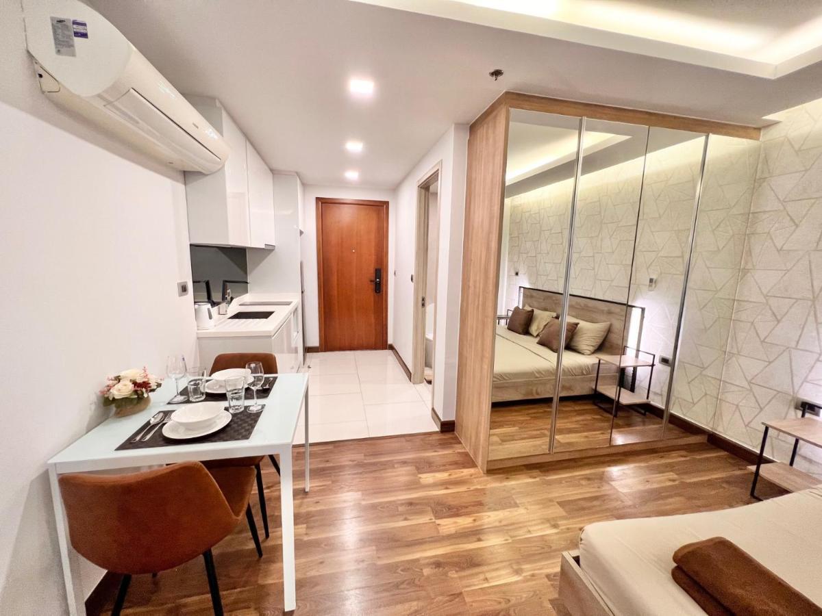 Hill & Sea View In Peak Tower * Pattaya